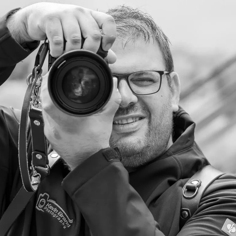 Hochzeitsfotograf Hochzeitsfotograf aus Bad Driburg macht ein Foto vom Brautpaar